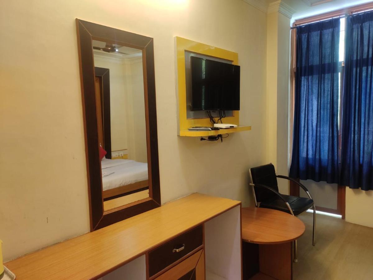Hotel Amandeep Dharamshala Eksteriør bilde