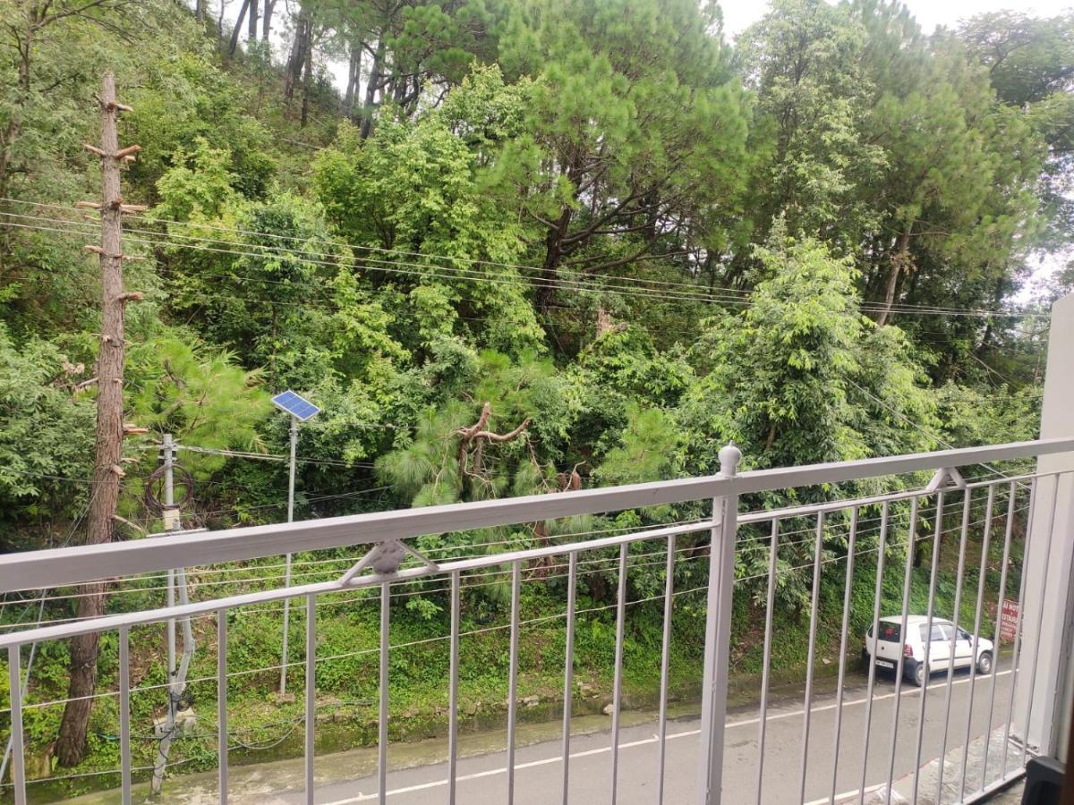 Hotel Amandeep Dharamshala Eksteriør bilde
