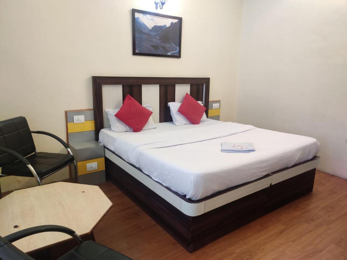 Hotel Amandeep Dharamshala Eksteriør bilde